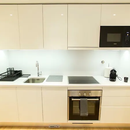 Ninon- Premium Trindade By Hosts * 波尔图